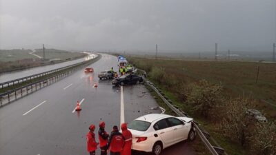 Balıkesir’in Susurluk ilçesinde İstanbul-İzmir Otoyolu’nda beş aracın karıştığı zincirleme trafik