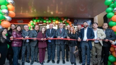 İzmir Büyükşehir Belediye Başkanı Dr. Cemil Tugay, Menderes Belediyesi tarafından