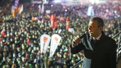 CHP Genel Başkanı Özgür Özel, İstanbul Büyükşehir Belediyesi'ne yönelik soruşturma