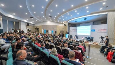 Bornova Belediyesi ev sahipliğinde düzenlenen Demokrasi Yoluna Dönüş panelinde ortak