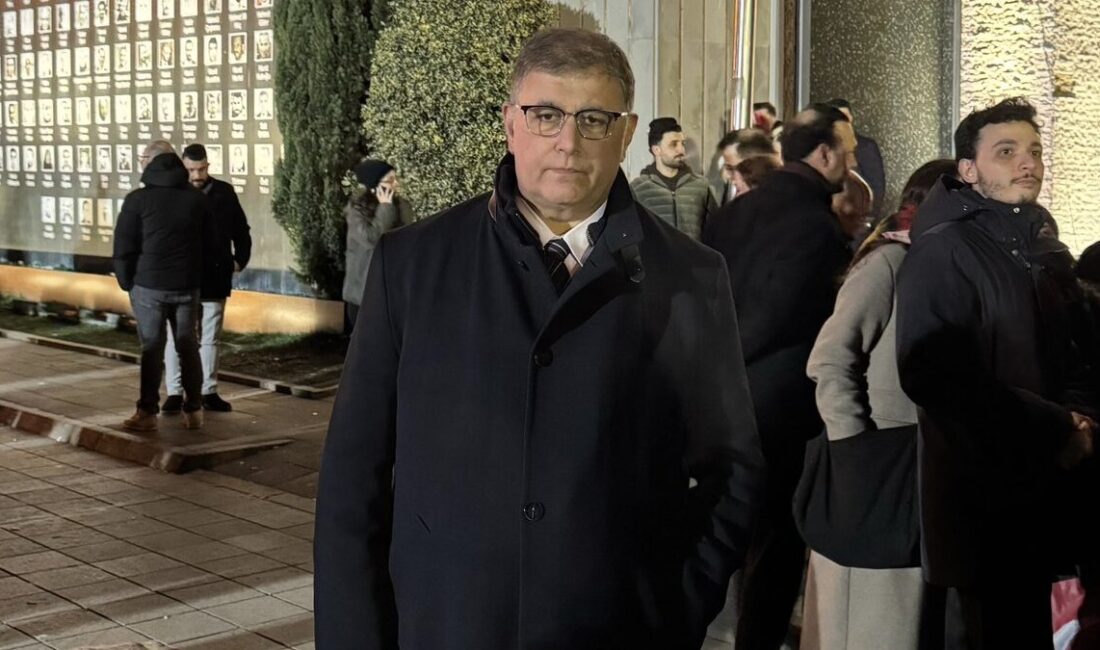 İstanbul Büyükşehir Belediye Başkanı Ekrem İmamoğlu'nun gözaltına alınmasının ardından düzenlenen