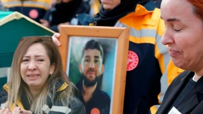 Antalya'da kendisinden sigara isteyen 4 genç tarafından önce darp sonra