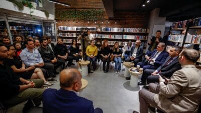 İzmir Büyükşehir Belediye Başkanı Dr. Cemil Tugay, Çiğli’de yurttaşlarla iftarda
