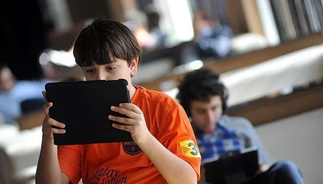 13 yaş altı çocukların sosyal medya kullanımına izin verilmemesi gündemde…
