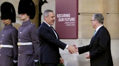 İngiltere Başbakanı Keir Starmer'ın ev sahipliğinde düzenlenen Ukrayna zirvesine dünya