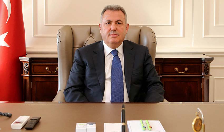 İzmir Valisi Süleyman Elban, Ramazan Bayramı dolayısıyla kutlama mesajı yayımladı
