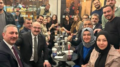 AK Parti Bursa Milletvekili Mustafa Varank'ın, CHP Genel Başkanı Özgür