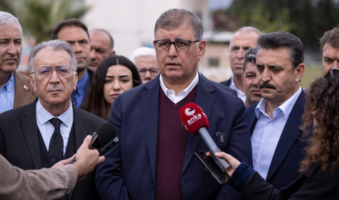 İzmir Büyükşehir Belediye Başkanı Dr. Cemil Tugay, tüm CHP’li ilçe