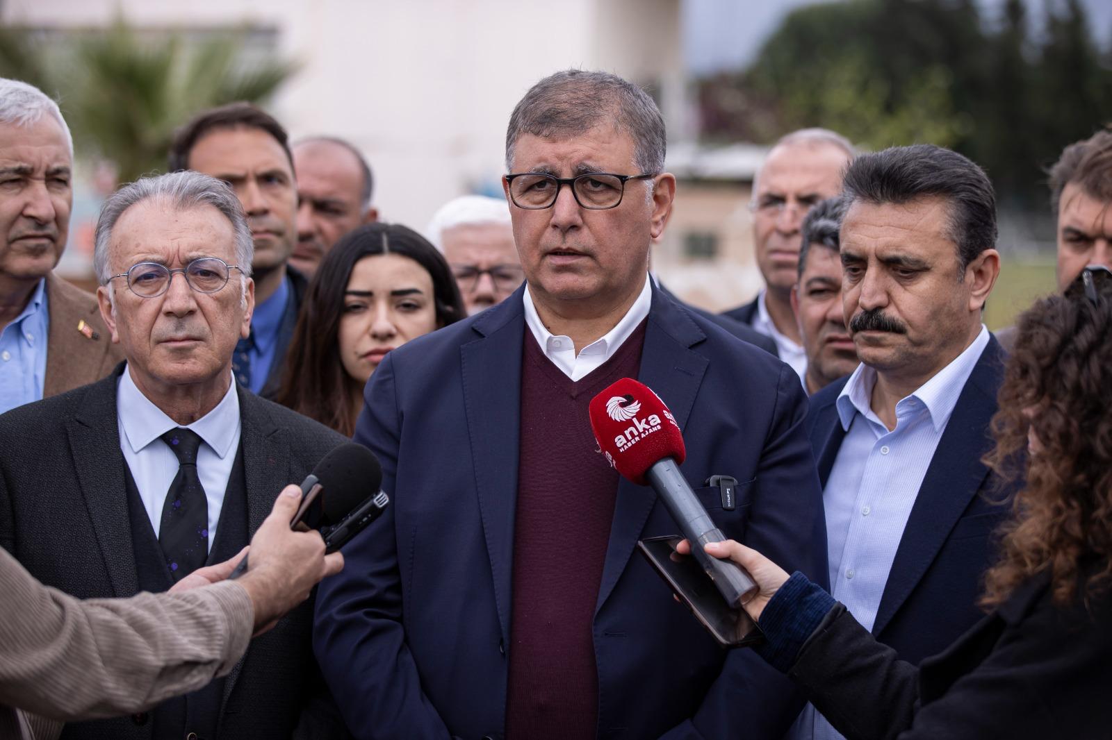 İzmir Büyükşehir Belediye Başkanı Dr. Cemil Tugay, tüm CHP’li ilçe