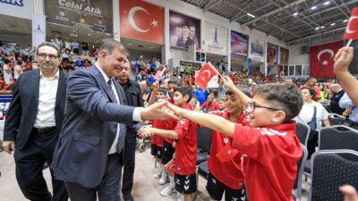 İzmir sporunun lokomotifi İzmir Büyükşehir Belediyesi Spor Kulübü nisan ayında