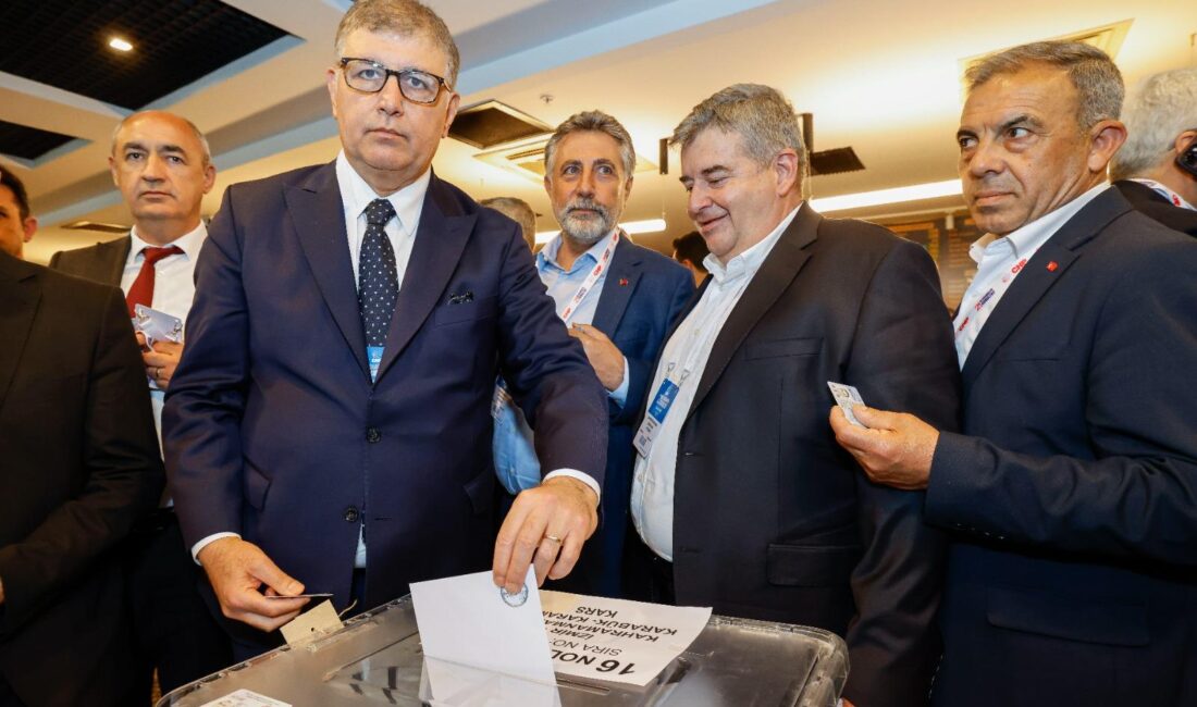 İzmir Büyükşehir Belediye Başkanı Dr. Cemil Tugay,  21’inci Olağanüstü CHP