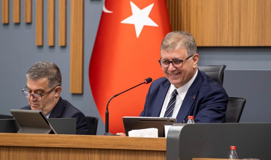 İzmir Büyükşehir Belediyesi’nin nisan ayı meclis toplantısının ilk birleşiminde Meclis