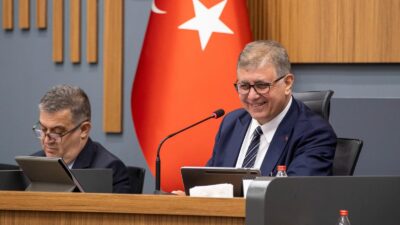 İzmir Büyükşehir Belediyesi’nin nisan ayı meclis toplantısının ilk birleşiminde Meclis