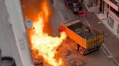 İstanbul Avcılar'da altyapı çalışması sırasında meydana gelen doğalgaz patlaması mahallede