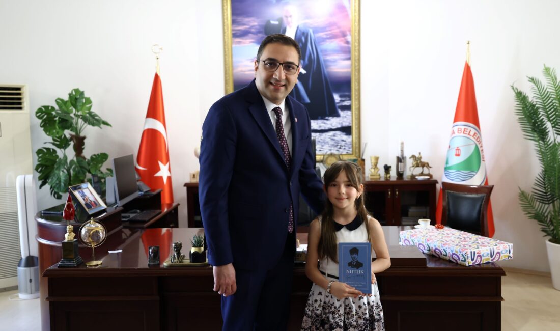 Balçova’da 23 Nisan Ulusal Egemenlik ve Çocuk Bayramı, Atatürk Anıtı’na
