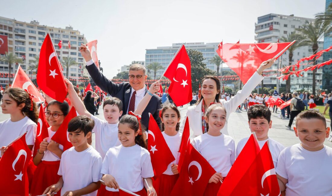 İzmir'de 23 Nisan Ulusal Egemenlik ve Çocuk Bayramı, Cumhuriyet Meydanı'ndaki