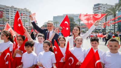 İzmir'de 23 Nisan Ulusal Egemenlik ve Çocuk Bayramı, Cumhuriyet Meydanı'ndaki