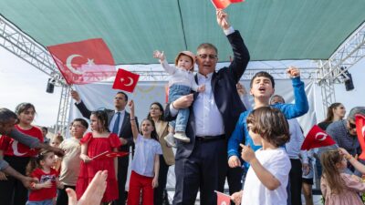 İzmirli çocuklar, Bornova Belediyesi’nin 23 Nisan Ulusal Egemenlik ve Çocuk