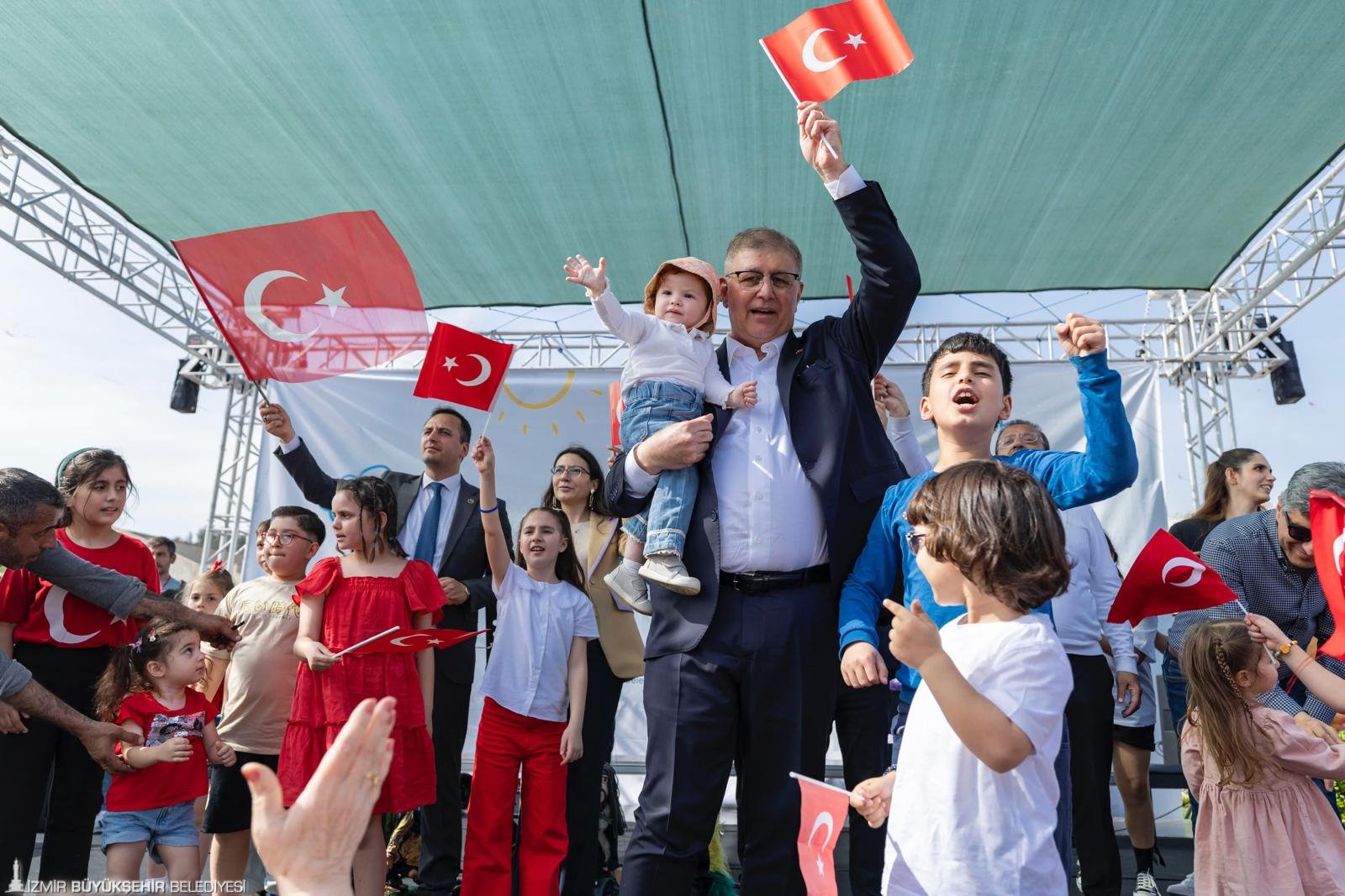 İzmirli çocuklar, Bornova Belediyesi’nin 23 Nisan Ulusal Egemenlik ve Çocuk