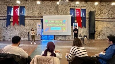 İzmir Büyükşehir Belediyesi’nin organize ettiği ve gençlere yönelik kapasite güçlendirici