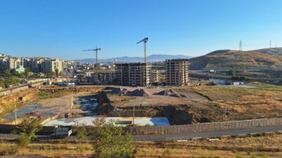 İzmir'de kooperatif üyeleri, eski Büyükşehir Belediye Başkanı Tunç Soyer ve