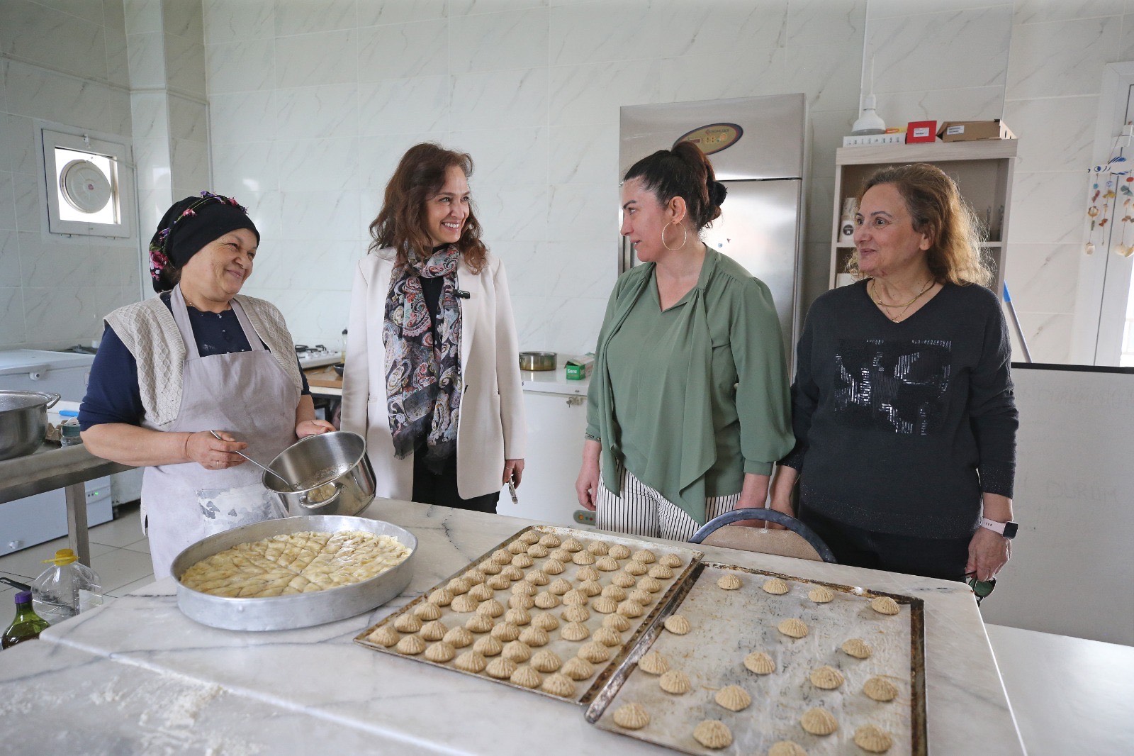 Başkan Ünsal’dan üreten kadınlara destek