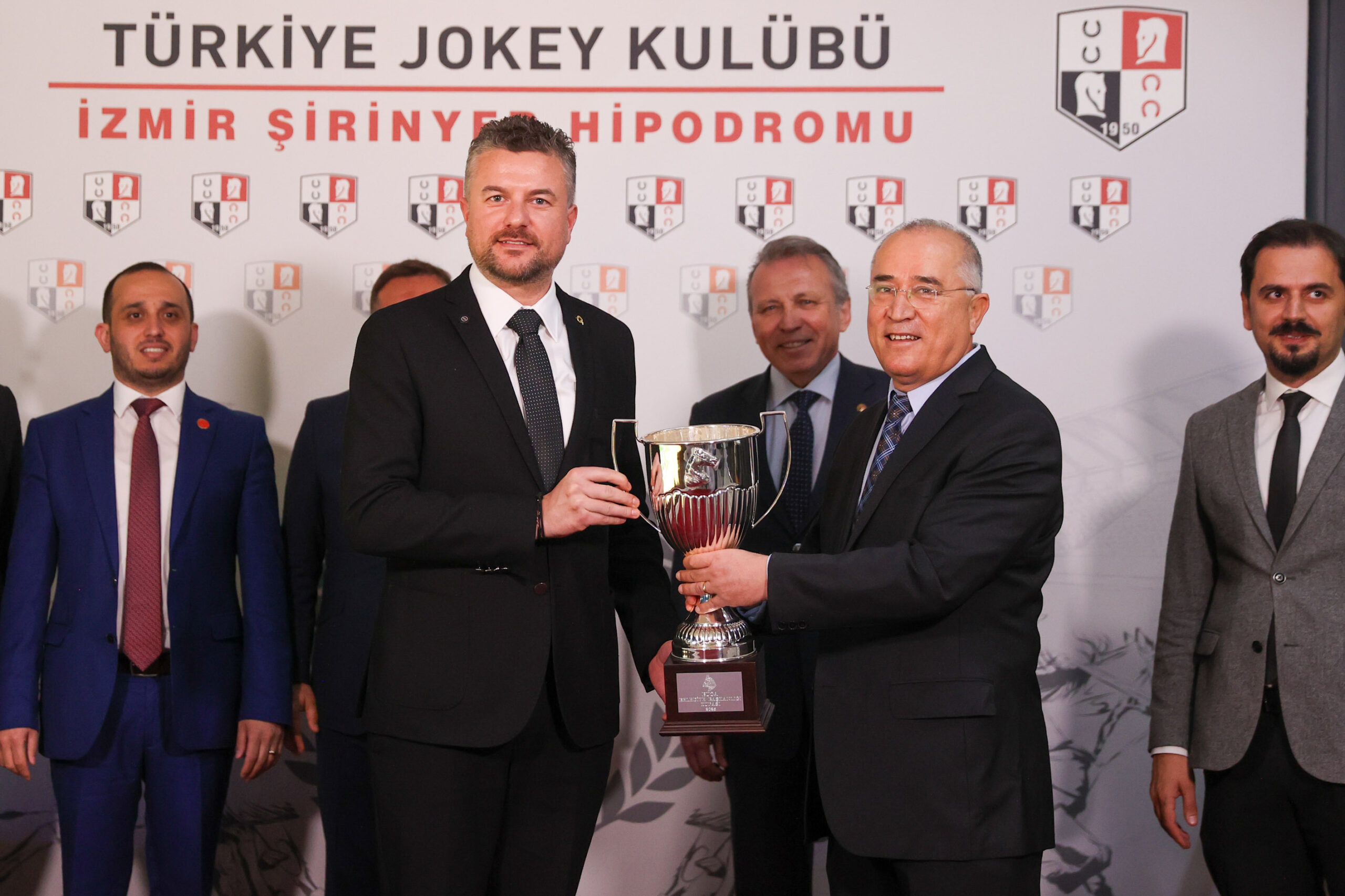 Türkiye'deki ilk at yarışına ev sahipliği yapan Şirinyer Hipodromu’nda gerçekleştirilen