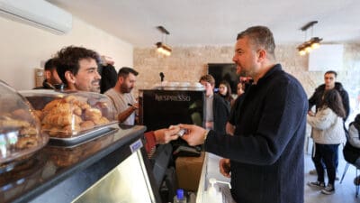 Buca Belediyesi Bucafe 1928, bütçe dostu fiyatları ve lezzetli kahveleriyle