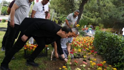 Bornova Belediyesi, modernize ettiği Pınarbaşı fidanlığında 100 bin çiçek, çalı