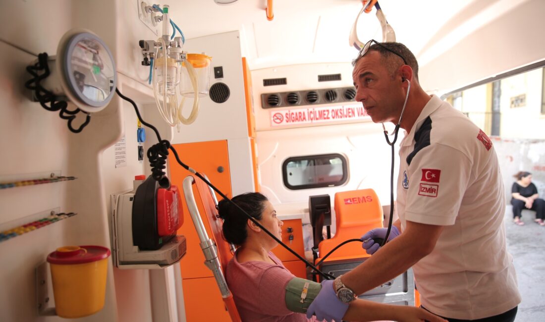 Konak Belediyesi, hasta nakil ambulansı hizmetiyle desteğe ihtiyaç duyan dezavantajlı