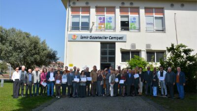 İzmir Gazeteciler Cemiyeti (İGC) tarafından meslekte 25 yılını dolduran gazetecilere
