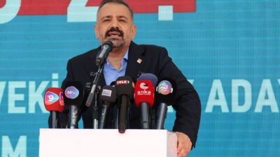 İzmir Büyükşehir Belediye Meclisi'nde AK Partili üye Erdal Seyitler'in CHP