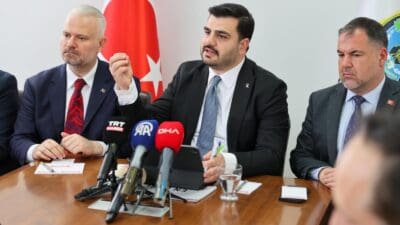 AK Parti Genel Sekreteri Eyyüp Kadir İnan, Menemen ziyaretinde yerel