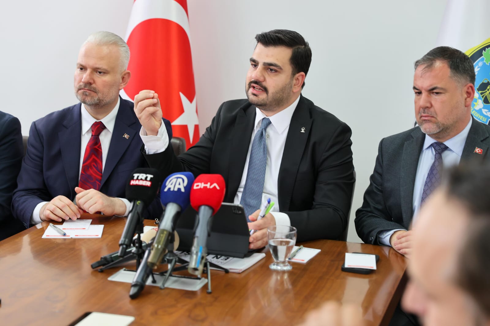 AK Parti Genel Sekreteri Eyyüp Kadir İnan, Menemen ziyaretinde yerel
