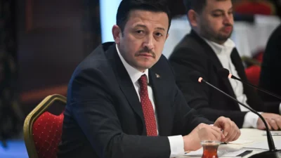 CHP Genel Başkanı Özgür Özel'in Şişli mitinginde Cumhurbaşkanı Erdoğan'ı "cuntacı"