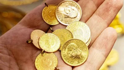 Küresel belirsizliklerin gölgesinde altın fiyatları rekor kırmaya devam ediyor. Ons