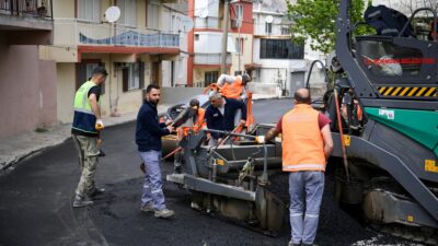 Bornova Belediyesi, ilçenin kırsal mahallelerinde başlattığı yol çalışmalarına hız kesmeden