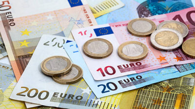ABD’nin gümrük vergisi kararları sonrası Euro hızla yükseldi. Euro/TL kuru