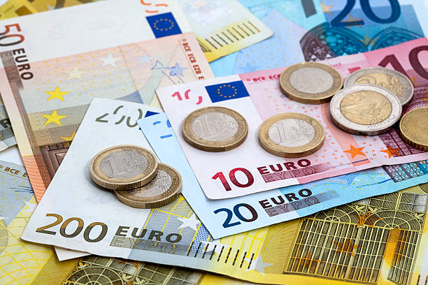 ABD’nin gümrük vergisi kararları sonrası Euro hızla yükseldi. Euro/TL kuru