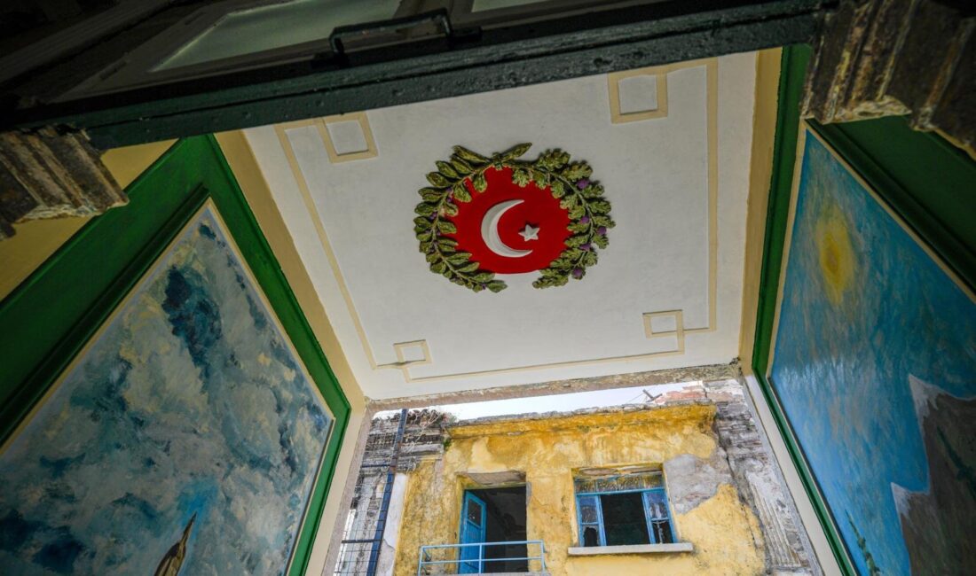 İzmir Büyükşehir Belediyesi’nin Basmane Hatuniye Meydanı yakınında yer alan tarihi