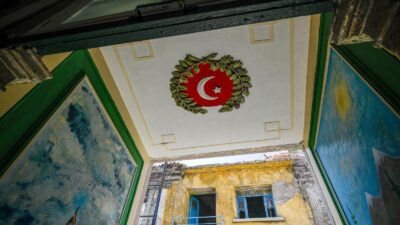 İzmir Büyükşehir Belediyesi’nin Basmane Hatuniye Meydanı yakınında yer alan tarihi