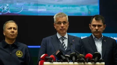 Marmara Denizi'nde meydana gelen 6,2 büyüklüğündeki depremin ardından konuşan Sağlık