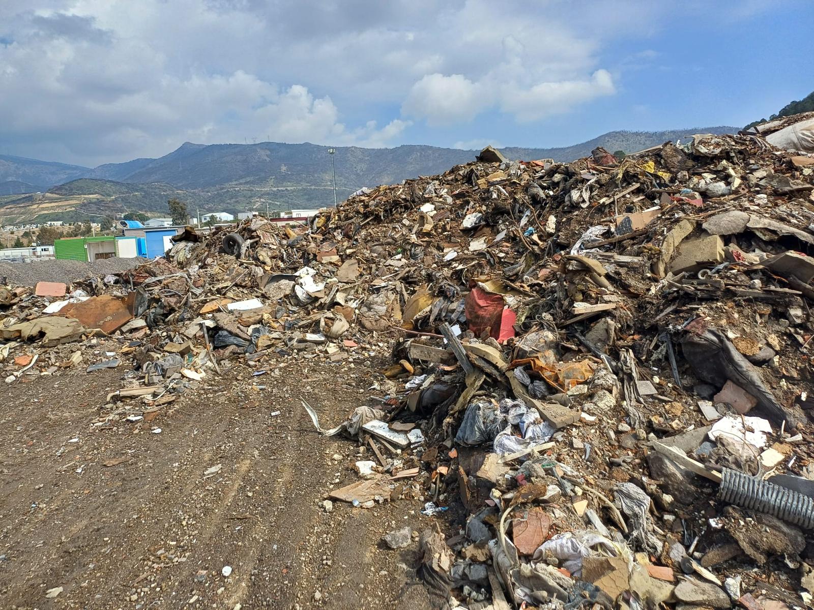 İzmir'in Bayraklı ilçesinde yapılan denetimlerde çevre kirliliğine neden olan vahşi