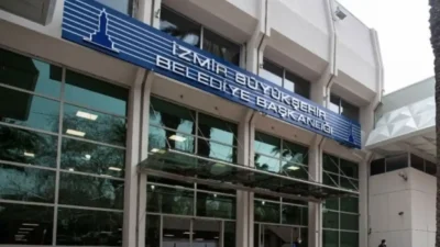 İzmir Büyükşehir Belediyesi Nisan ayı meclis toplantısında CHP grubunda dikkat