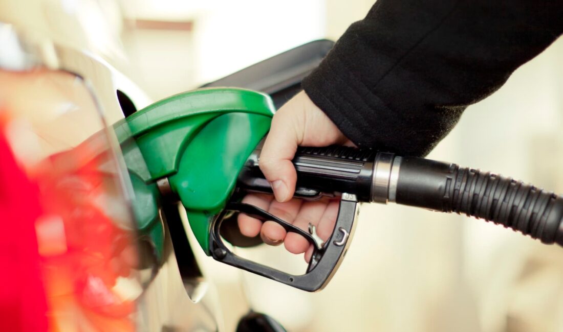 Günün sürprizi: Benzine beklenen zam iptal edildi! EPDK, bu gece uygulanması beklenen 1.25 TL'lik benzin zammını 'idari