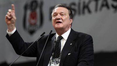 Beşiktaş Kulübü’nün olağan Divan Kurulu toplantısında konuşma yaptığı sırada kürsüde