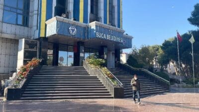 Ekonomik sıkıntılarla boğuşan Buca Belediyesi, çevre temizliği hizmetlerini sürdürebilmek için