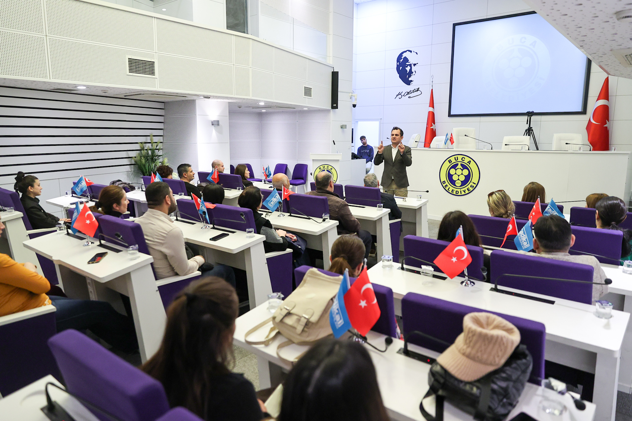 Buca’da çocuklarda 21. yüzyıl becerilerini geliştirme konusu masaya yatırıldı.
