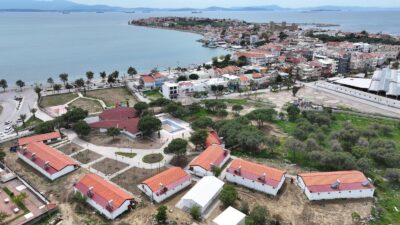 İzmir Büyükşehir Belediyesi Dikili’de bulunan Çandarlı Sosyal Tesisi’ndeki restorasyon çalışmalarını