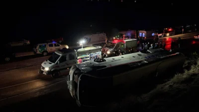 Çankırı-Ankara kara yolunda işçi servisi devrildi. Kazada 23 kişi yaralandı.
